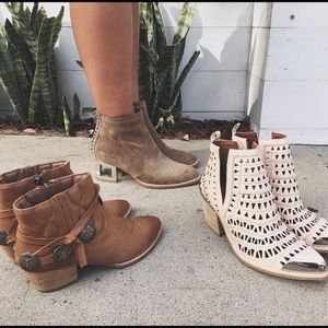 Sabrosa LF nude pink ankle booties